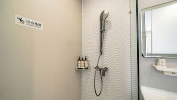 Family Twin Room | Bathroom | Free toiletries, hair dryer, slippers, towels