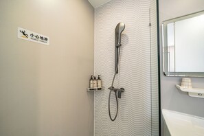 Family Twin Room | Bathroom