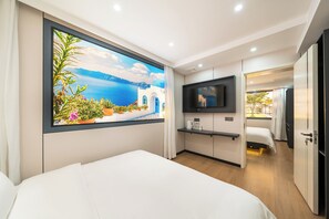 Studio Suite phong cách lãng mạn | Bàn, màn/rèm cản sáng, phòng cách âm, bàn ủi/dụng cụ ủi quần áo 