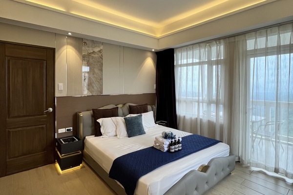 Deluxe Condo, 2 Bedrooms, Balcony, Lake View | Soundproofing
