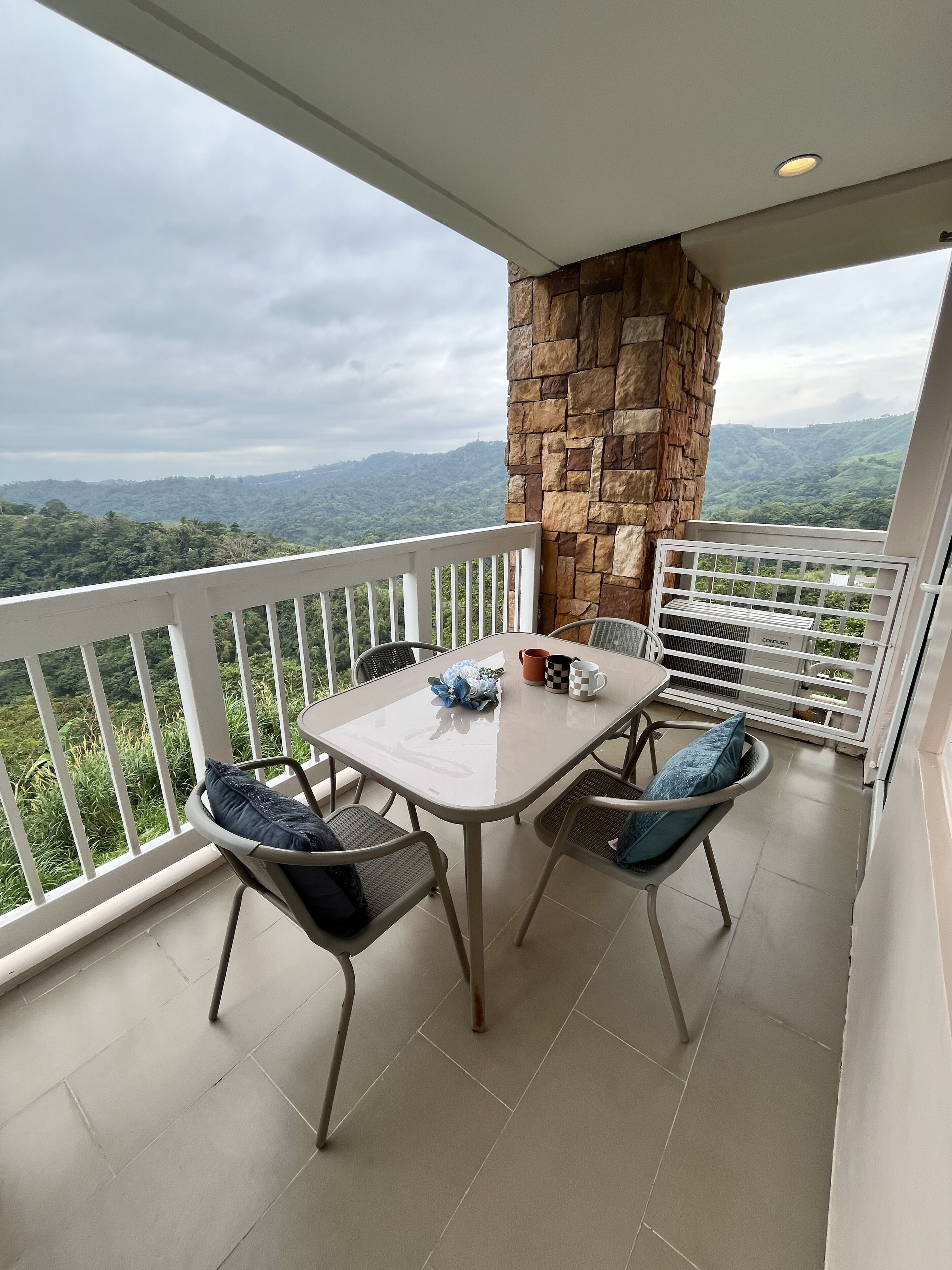 Chambre, balcon, vue lac | Terrasse/Patio