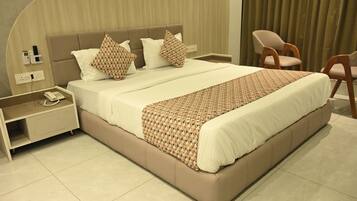 Deluxe Room | Desk, free WiFi