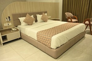 Deluxe Room | Desk, free WiFi - Hotel Shree Khodal (Ahmedabad)