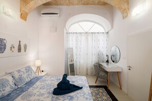 Apartamento, vistas a la ciudad | Cortinas opacas, tabla de planchar con plancha, wifi gratis