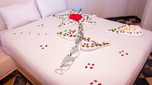 14 makuuhuonetta, Wi-Fi, vuodevaatteet