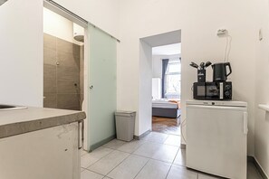 Basic Apartment - 4 Apartments Near AKH Hospital Sleeps 19 (Vienna)