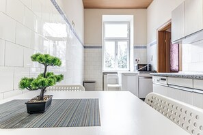 Basic Apartment | Private kitchen - 4 Apartments Near AKH Hospital Sleeps 19 (Wien)