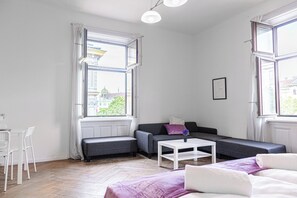 Basic Apartment - 4 Apartments Near AKH Hospital Sleeps 19 (Vienna)