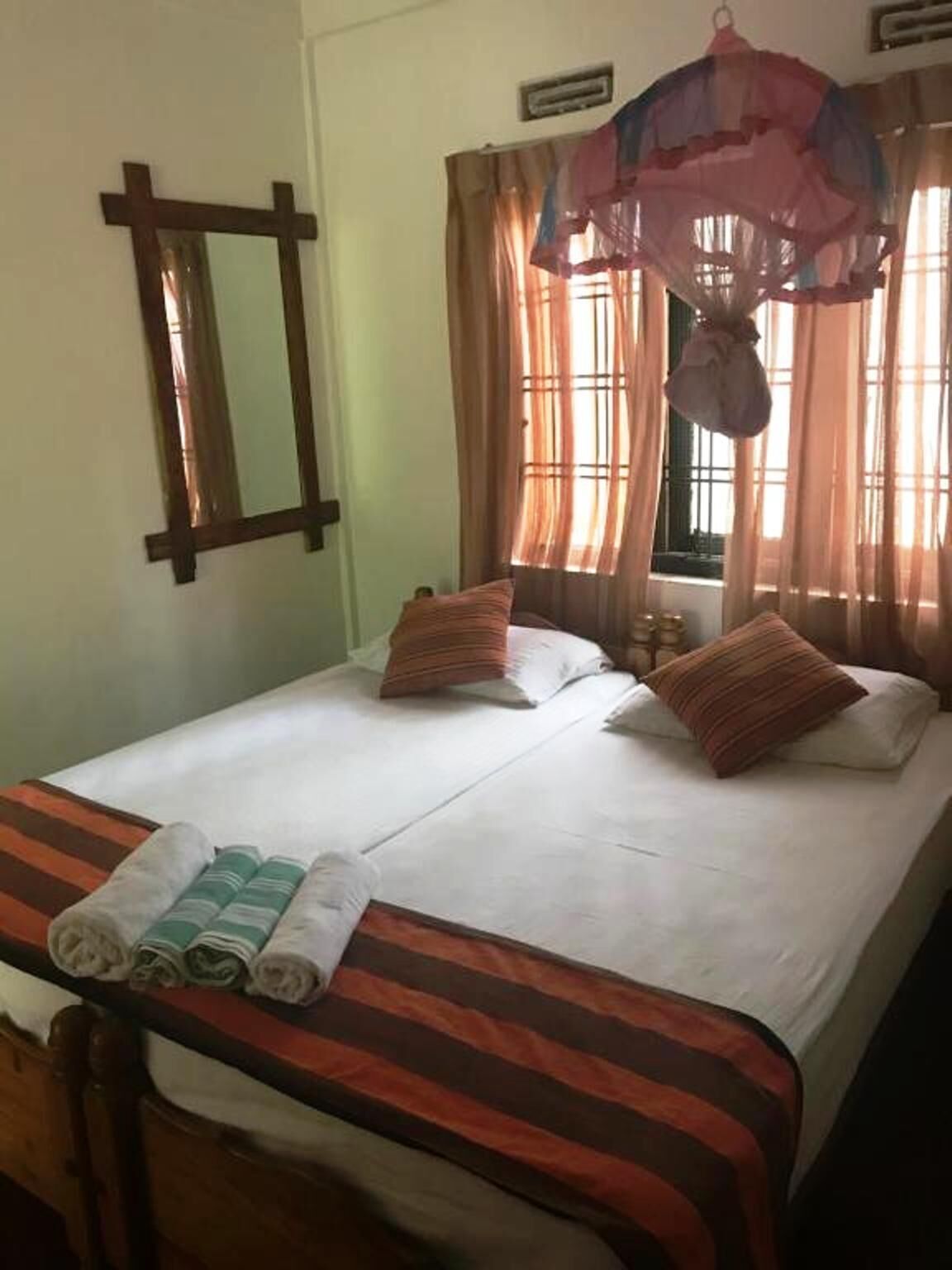 Phòng đôi tiện nghi đơn giản, ban công, quang cảnh vườn | Két bảo mật tại phòng, bàn, khu vực làm việc phù hợp cho laptop 