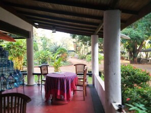 Khu ẩm thực ngoài trời