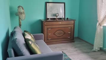 House, 4 Bedrooms, Smoking, Balcony | Living area