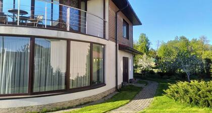 Serene 4-bedroom House Rental in Historic Rīga