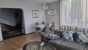 House, 4 Bedrooms, Smoking, Balcony | Living area