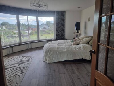 Serene 4-bedroom House Rental in Historic Rīga