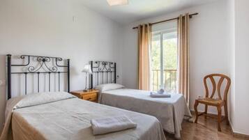 Coffres-forts dans les chambres, rideaux occultants