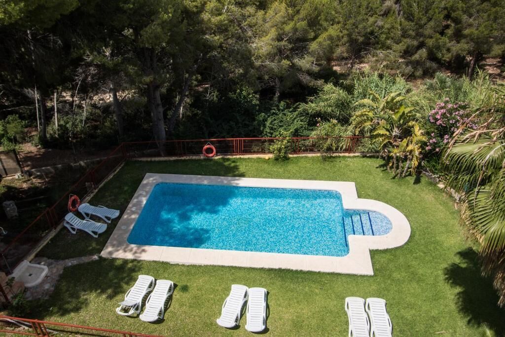 Apartamento, 2 habitaciones, cocina, vistas al jardín | Piscina | Una piscina al aire libre (de 10:00 a 21:00), tumbonas