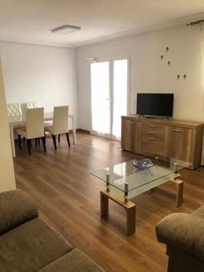 Apartment, 2 Bedrooms, Kitchen, Garden View | Living area | TV - Apartamentos Nicaragua Benidorm  (Benidorm)