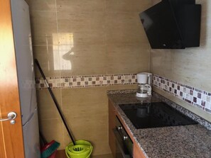 Apartment, 2 Schlafzimmer, Küche, Gartenblick | Eigene Küche | Kühlschrank, Mikrowelle, Ofen, Herdplatte