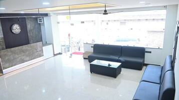 Deluxe Studio Suite | Lobby