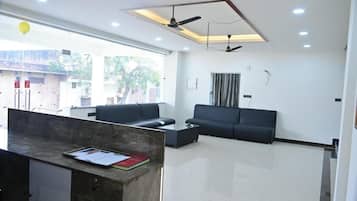 Deluxe Studio Suite | Lobby