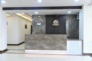 豪華開放式套房 | 接待櫃台