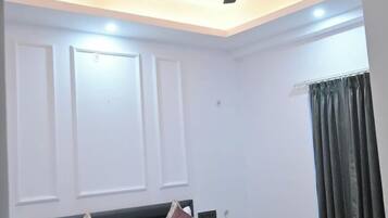 Deluxe Studio Suite | Free WiFi