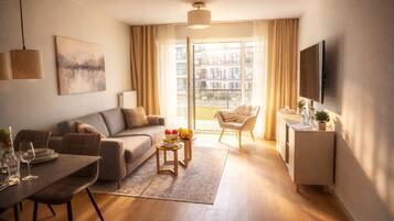 Een smart-tv en een tafeltennistafel