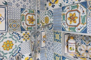 Shower, bidet, towels, shampoo - Living Ballarò by Rentbeat (Palermo)