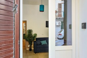 Interior - Living Ballarò by Rentbeat (Palermo)