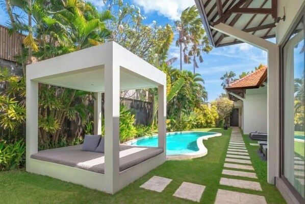 Outdoor pool - Villa Alice Satu (Bali)