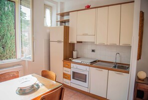 Mikroaaltouuni, uuni, liesi, astianpesukone