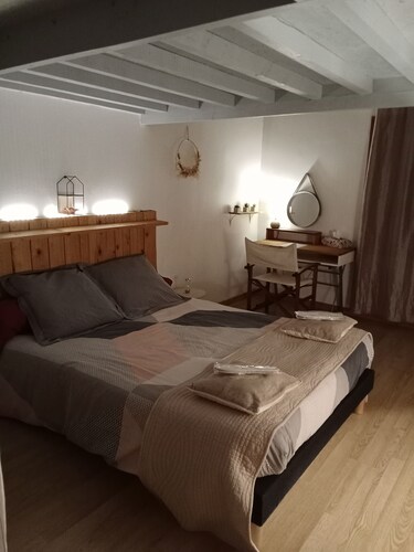 Pretty little house, quiet cul-de-sac, facing the Gave, close to ski resorts