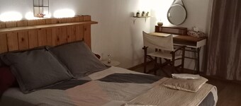 Pretty little house, quiet cul-de-sac, facing the Gave, close to ski resorts