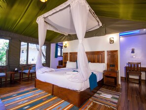 In-room safe, individually furnished, desk, laptop workspace - OLIVE LAKE ELEMENTAITA LODGE (Gilgil)