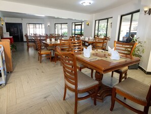 Restaurant - OLIVE LAKE ELEMENTAITA LODGE (Gilgil)