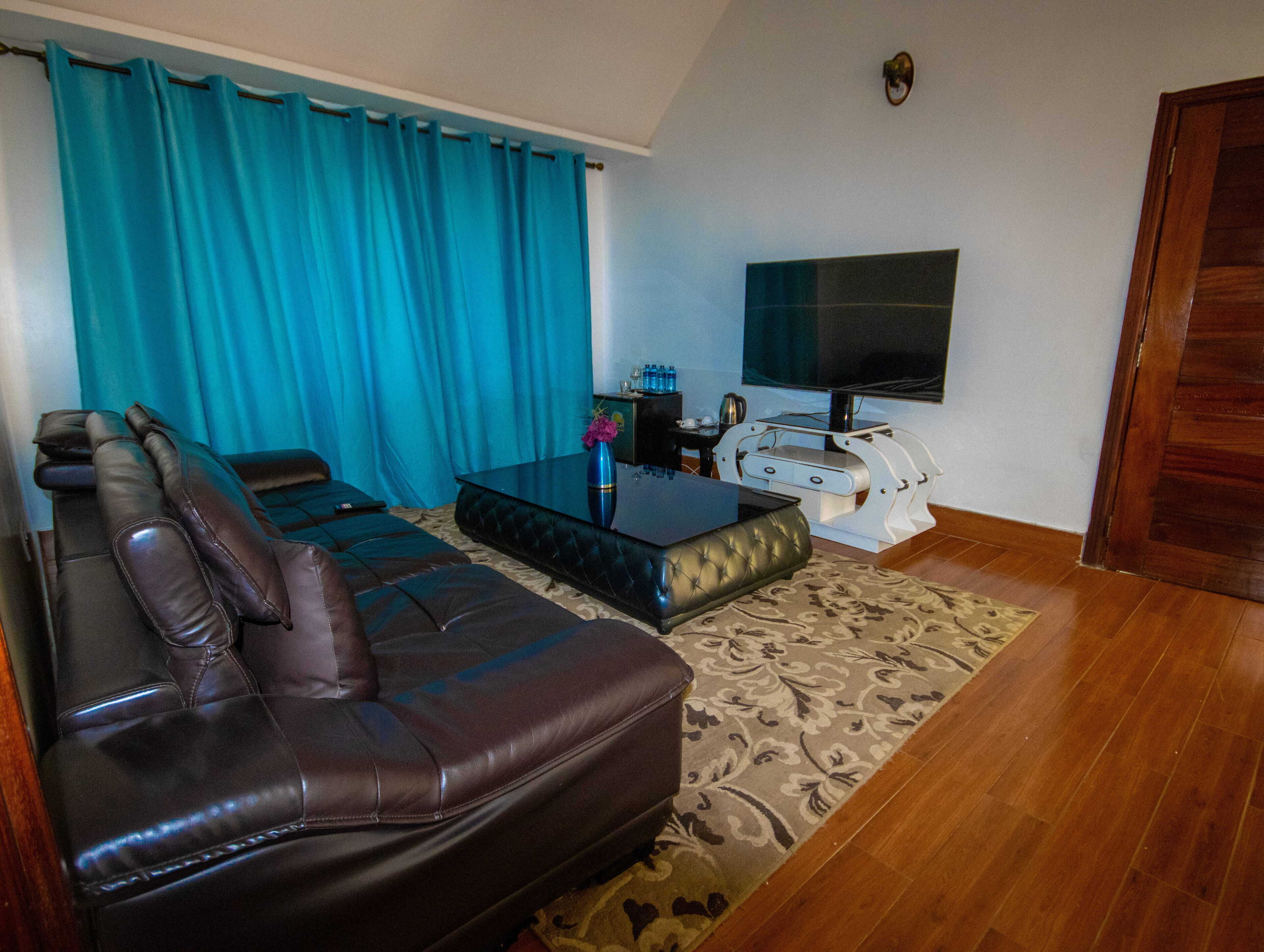 Family Cottage, Lake View | Living area | Computer monitors, printers