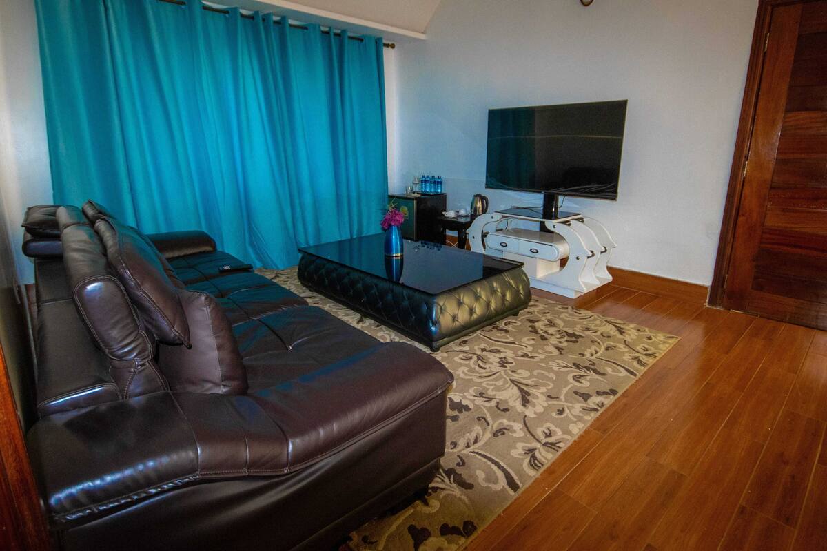 Family Cottage, Lake View | Ruang tamu | Monitor komputer, pencetak 