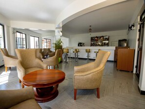 Bar (on property) - OLIVE LAKE ELEMENTAITA LODGE (Gilgil)