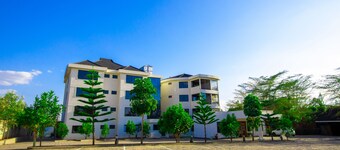 OLIVE LAKE ELEMENTAITA LODGE