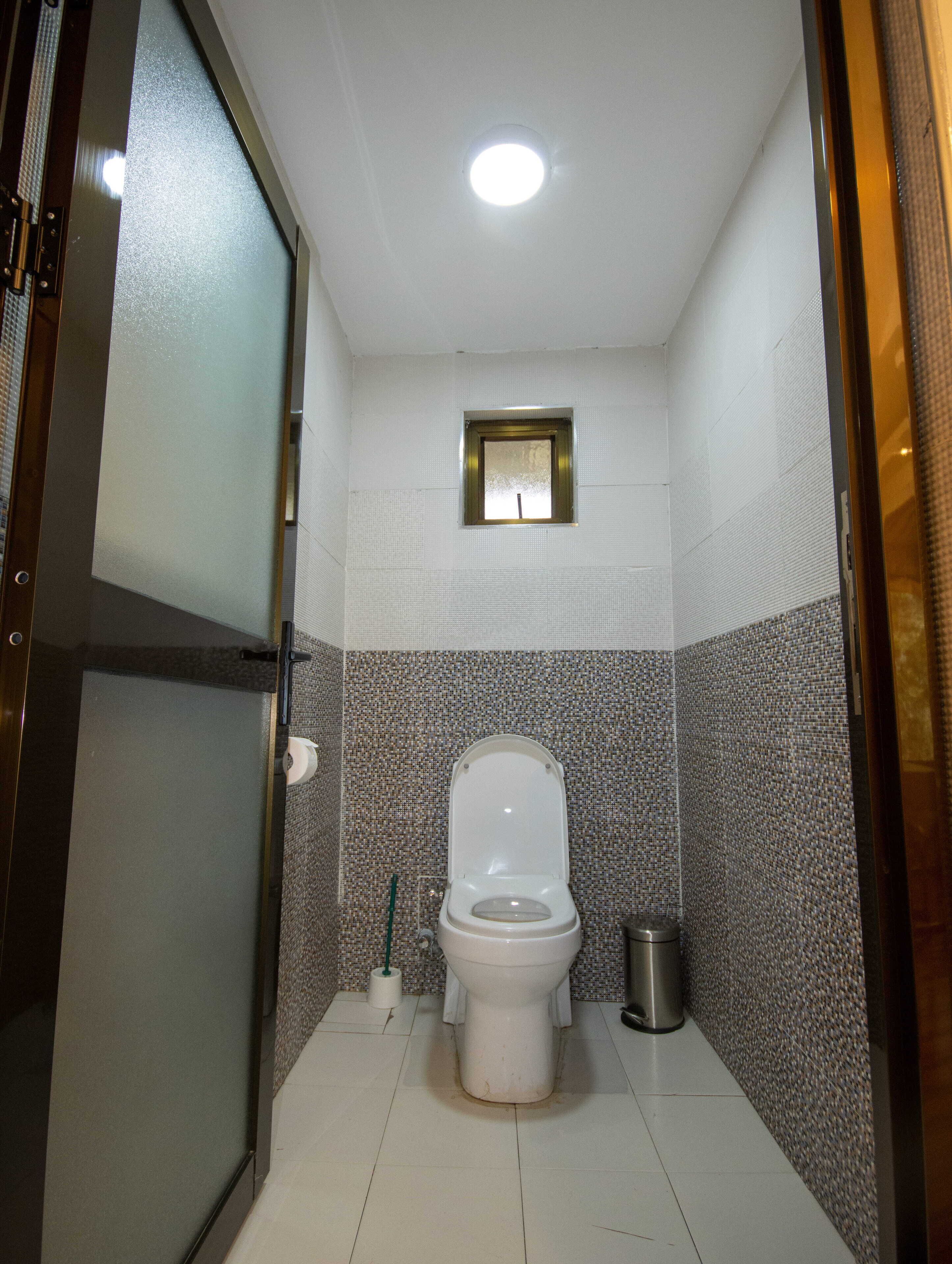 Familie-småhus, utsikt mot innsjø | Bad | Regndusjhode, toalettartikler (inkludert), hårføner og badekåper