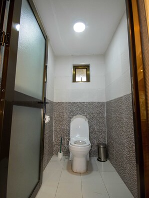 Bathroom - OLIVE LAKE ELEMENTAITA LODGE (Gilgil)