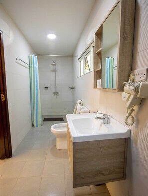 Bathroom - OLIVE LAKE ELEMENTAITA LODGE (Gilgil)