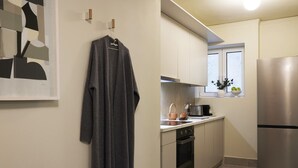 Coffee/tea maker, fridge, oven, stovetop - Phaedrus Living: Kolonaki Crown Residences 1 (Athens)