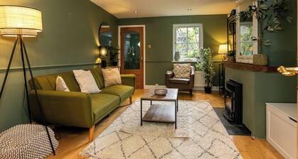 Beautiful 3 Bedroom Cotswold Cottage