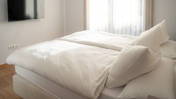 Iron/ironing board, WiFi, bed sheets