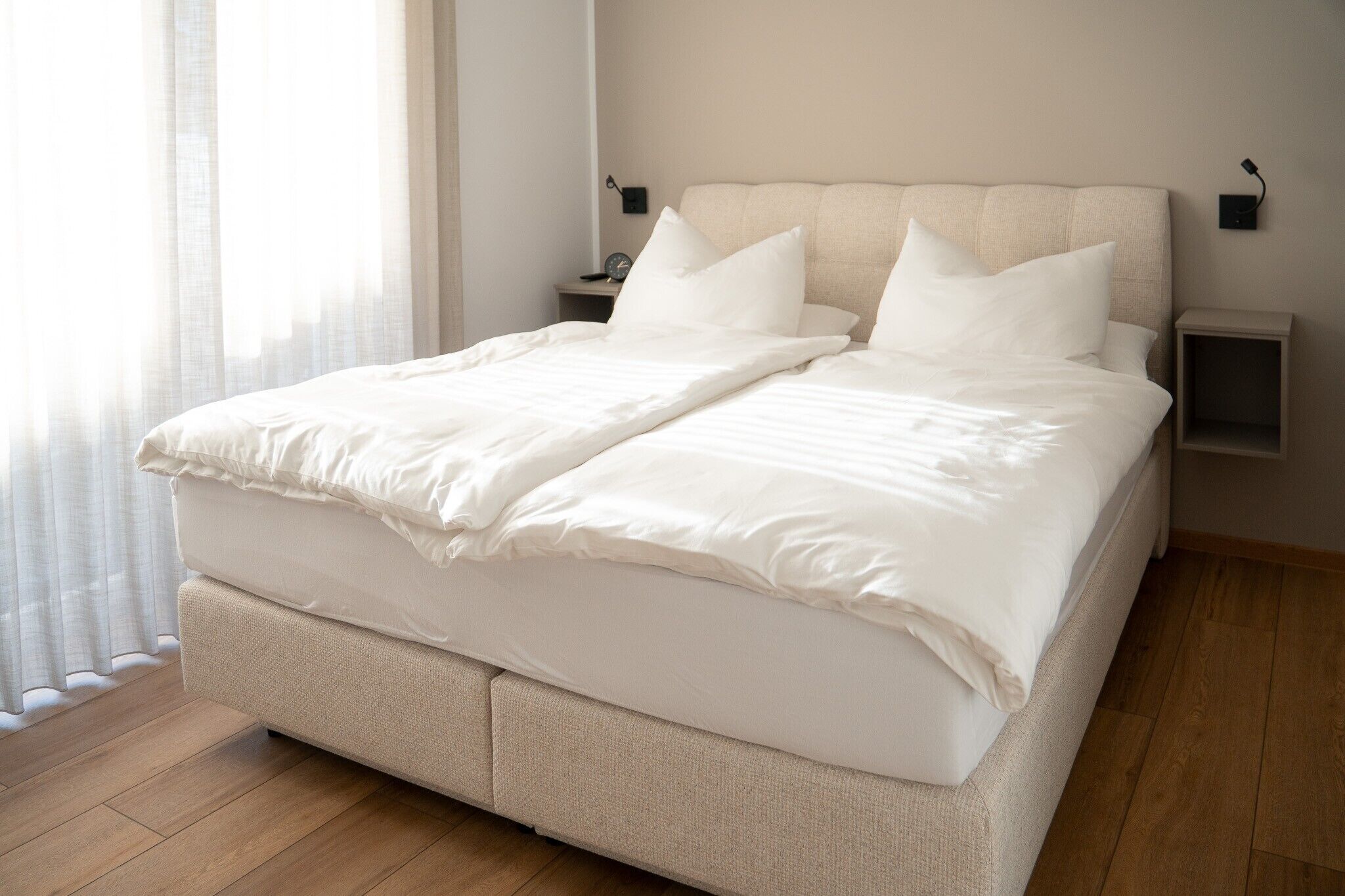 Iron/ironing board, WiFi, bed sheets