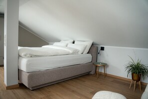 Iron/ironing board, WiFi, bed sheets - New-Build Apartment Himmellicht in Dangast with Sea View and Private Rooftop Terrace (Varel)