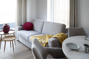 TV - New-Build Apartment Sonnengelb in Dangast with Sea View, Infrared Cabin & Large Private Roof Terrace (Varel)