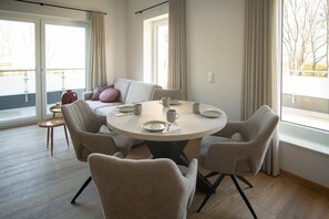Dining - New-Build Apartment Sonnengelb in Dangast with Sea View, Infrared Cabin & Large Private Roof Terrace (Varel)