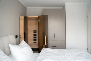 Iron/ironing board, WiFi, bed sheets - Apartment Sonnengelb with Sea View, Infrared Cabin and Private Terrace (Varel)